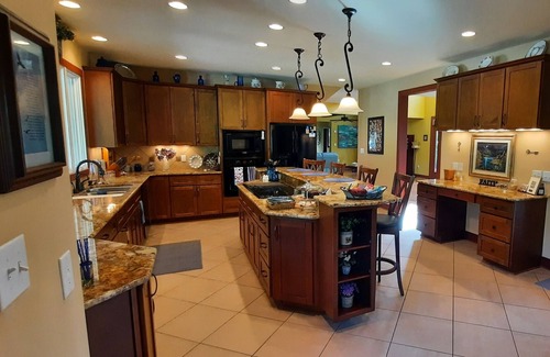 Pittsville Casa | Beautiful mansion w/ 5 bdrms and 7 baths on Leesville Lake. 6Ksqft- Sleeps 14