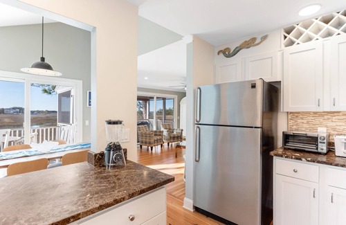 Isle of Palms Casa | Beautiful Marsh & Golf view. Walking distance to the beach & Conference Center.