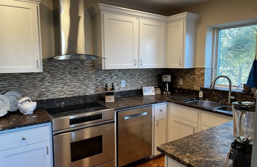 Isle of Palms Casa | Beautiful Marsh & Golf view. Walking distance to the beach & Conference Center.