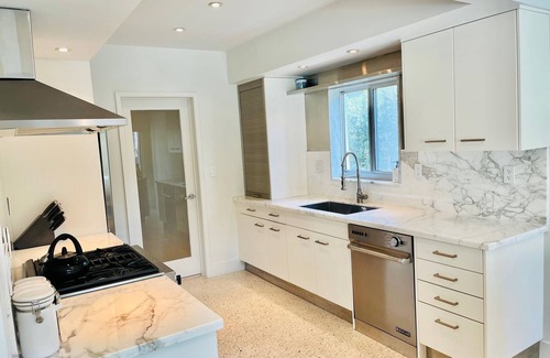 Downtown Fort Lauderdale Casa | Beautiful Mid-Century Modern SFR on the water , 10 minutes from Las Olas Blvd