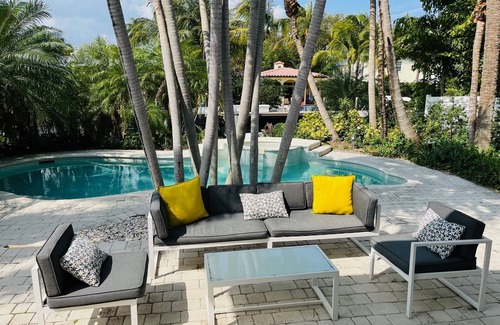 Downtown Fort Lauderdale Casa | Beautiful Mid-Century Modern SFR on the water , 10 minutes from Las Olas Blvd