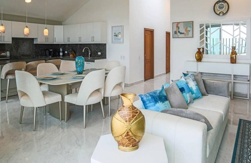 Manta Casa | Beautiful Modern House Right on the Ocean