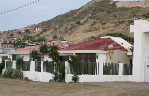Manta Casa | Beautiful Modern House Right on the Ocean