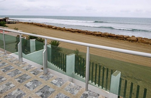 Manta Casa | Beautiful Modern House Right on the Ocean