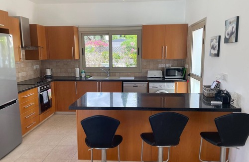 Pegeia Villa | Hermosa villa moderna de 3 dormitorios y 2 baños con piscina privada climatizada y calefacción central