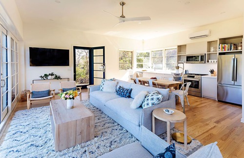 Aquinnah Casa | Beautiful, Modern Beach Home in Aquinnah With A Spectacular Roof Top Deck.