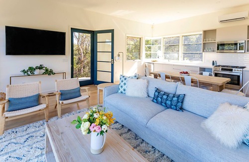 Aquinnah Casa | Beautiful, Modern Beach Home in Aquinnah With A Spectacular Roof Top Deck.