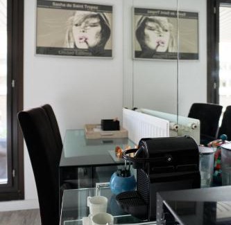 Levallois-Perret Apartamento | Beautiful modern fully furnished studio