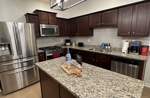 Fairburn Casa | Beautiful Modern Home near Downtown and Airport