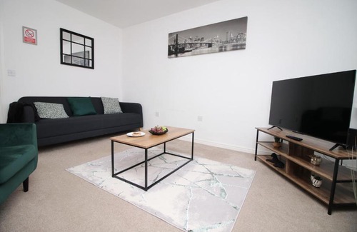 Bon-y-maen Apartamento | Beautiful modern house with free parking and fast WiFi next to Swansea Stadium and Morfa Park Shopping Centre hosted by Our Home Short Stays