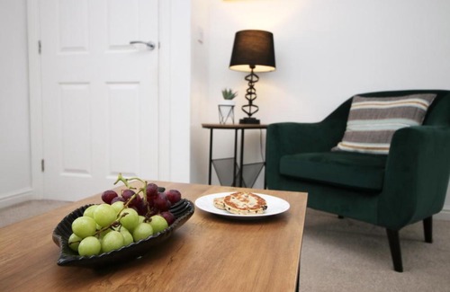 Bon-y-maen Apartamento | Beautiful modern house with free parking and fast WiFi next to Swansea Stadium and Morfa Park Shopping Centre hosted by Our Home Short Stays