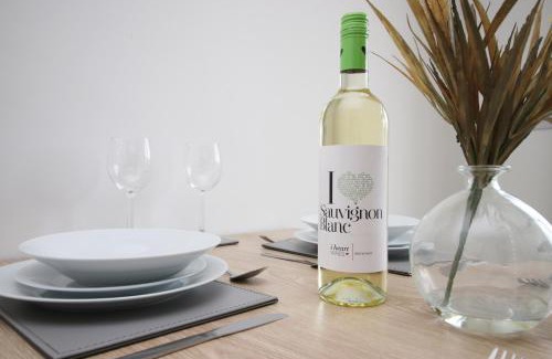 Bon-y-maen Apartamento | Beautiful modern house with free parking and fast WiFi next to Swansea Stadium and Morfa Park Shopping Centre hosted by Our Home Short Stays