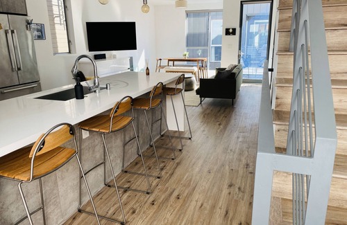 Melrose Casa | Beautiful Modern Like-New Smart Home in the Heart of Hollywood!