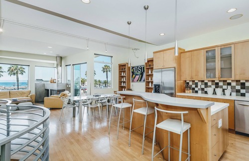 Hermosa Beach Casa | Beautiful Modern Home a Block from the Beach
