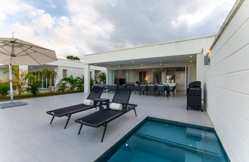 Merlin Bay Villa | Beautiful Modern Villa Ferraj, Amazing Sea Views!