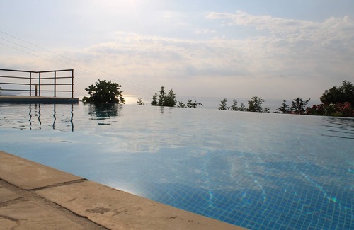 Esentepe Villa | Hermosa villa moderna con impresionantes vistas al mar, vistas a la montaña.