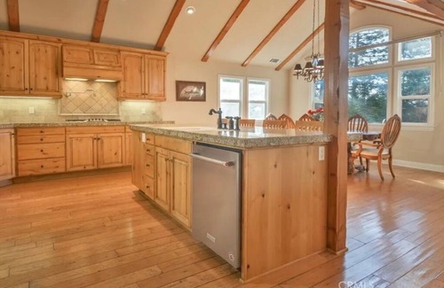 Blue Jay Chalet De Esquí | Beautiful mountain chalet! Close to Arrowhead village and the lake.