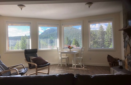 Coleman Casa | Beautiful Mountain View Rental