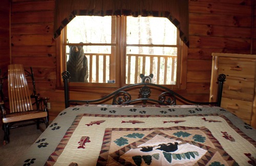 Townsend Cabina | Beautiful mountain sunrise view at Cobblestone Manor