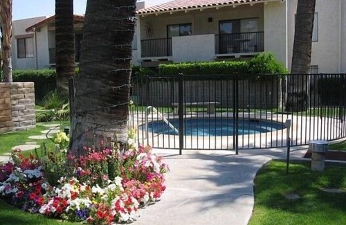 Sunrise Vista Chino Condominio | Beautiful Mountain View Condo con tenis, piscina y jacuzzi
