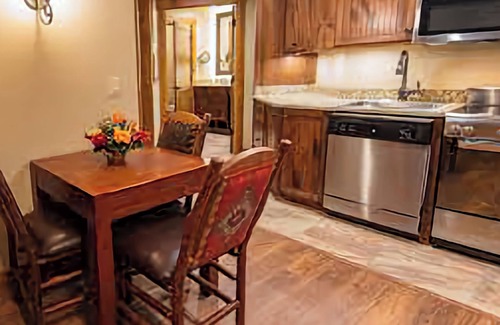 Gatlinburg Complejo | Beautiful mountain views from your resort & minutes from Gatlinburg /Pigeon