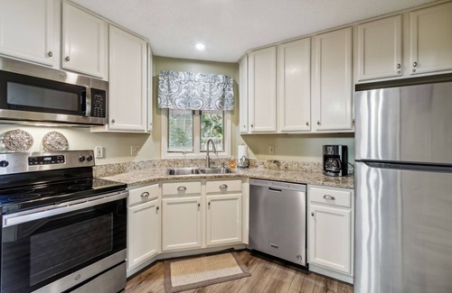 Fernandina Beach Villa | GRANDES TARIFAS * CERCA DE LA PLAYA! Courtside Villa Condo actualizado en Plantation