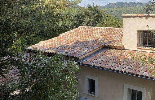 La Colle-sur-Loup Villa | Villa Provenzal Reformada con Piscina en una zona verde...