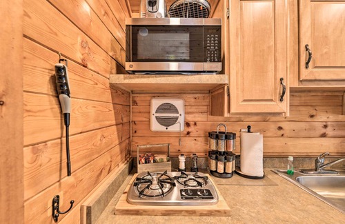 New Bern Apartamento | Beautiful New Bern Studio Cabin w/ Fire Pit!
