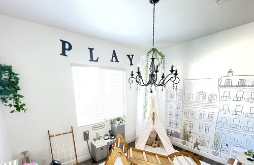 Rovey Farm Estates Casa | Beautiful new home. Walk to the stadium!!!