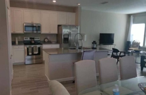 Westside Casa | Beautiful, New & Modern Home in a quiet Area.