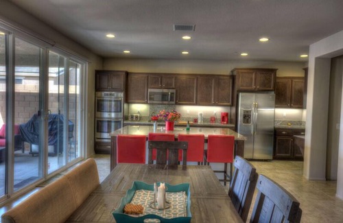 Indio Casa | Hermosa estrenar de lujo, 4 Dormitorio Principal Con 40 Foot Piscina de agua salada