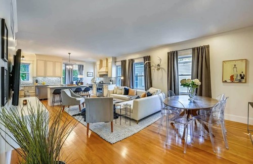 Forest Hills - Woodbourne Condominio | Beautiful New Renovation | near T