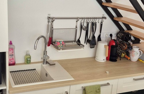 Pelissanne Casa | Beautiful new suite in century-old Provencal farmhouse in village center. Animal welcome
