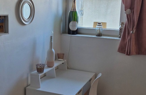 Pelissanne Casa | Beautiful new suite in century-old Provencal farmhouse in village center. Animal welcome