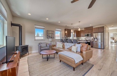 Salida Casa | Beautiful New Townhome in Downtown Salida