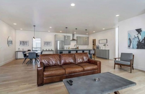Colorado Springs Casa | Beautiful New-Modern Luxury Minutes from Downtown, Old Colorado City & OPTC