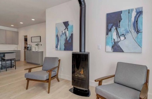 Colorado Springs Casa | Beautiful New-Modern Luxury Minutes from Downtown, Old Colorado City & OPTC