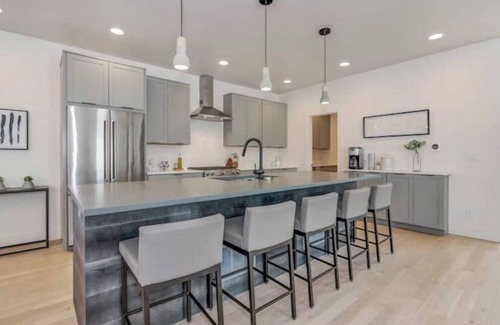 Colorado Springs Casa | Beautiful New-Modern Luxury Minutes from Downtown, Old Colorado City & OPTC