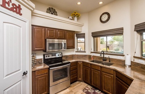 Lake Havasu City Casa | Nuevo Custom Resort Pool home w / RV Gar. Todo nuevo por dentro / por fuera.