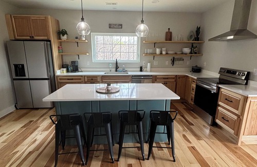 Smithville Casa | Beautiful newly built Center Hill Lake retreat. Minutes to the marinas.