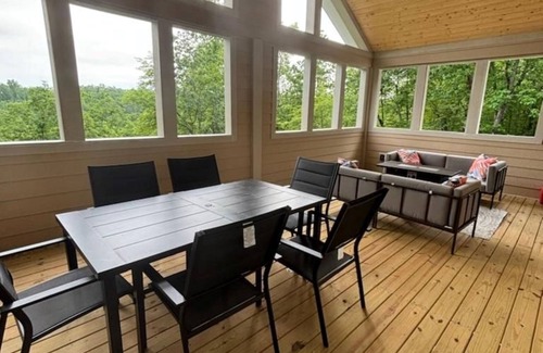 Smithville Casa | Beautiful newly built Center Hill Lake retreat. Minutes to the marinas.