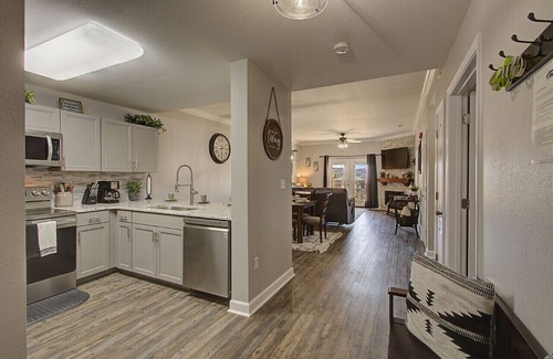 Pigeon Forge Condominio | BEAUTIFUL NEWLY REMODELED COZY AND COMFORTABLE UNIT