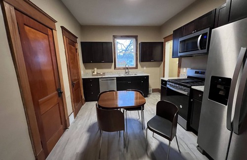 Payne - Phalen Casa | Beautiful newly refinished 5 bedroom, single-family home close to St Paul Mpls