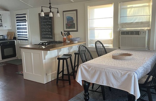 Skaneateles Casa | Beautiful newly renovated lake cottage near Anyelas Winery. 4 miles from Village
