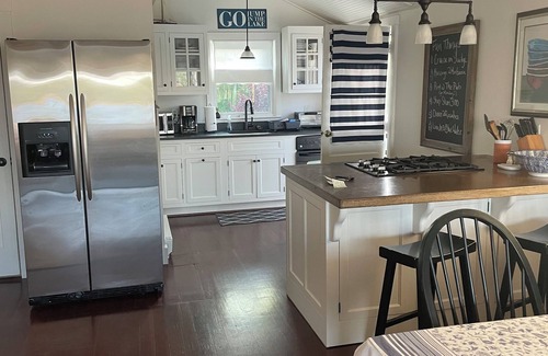 Skaneateles Casa | Beautiful newly renovated lake cottage near Anyelas Winery. 4 miles from Village