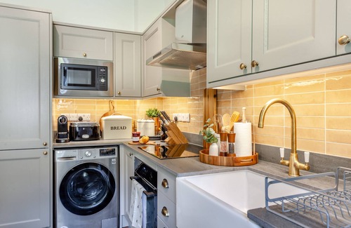 Upper Town Apartamento | Beautiful newly renovated 2-bedroom apartment over 2 floors with large Garden within a Grade 2 liste