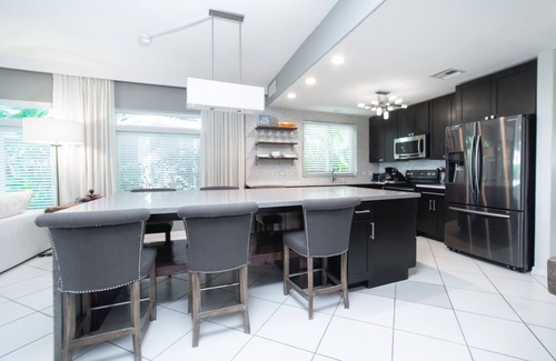 Seven Mile Beach Condominio | ¡Hermosa! Condominio de planta baja de lujo recientemente renovado Seven Mile Beach