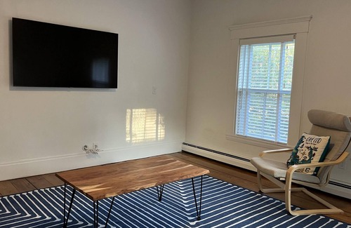 Yarmouth Port Apartamento | Beautiful, newly updated apartment in an antique home on Historic 6 A