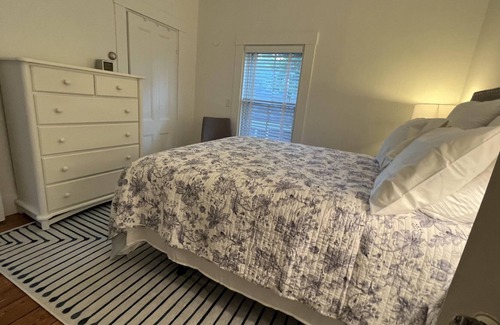 Yarmouth Port Apartamento | Beautiful, newly updated apartment in an antique home on Historic 6 A