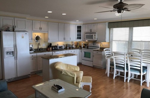 Montego Bay Condominio | Hermosa North Ocean City 2BR / 2 baños condominio frente al mar